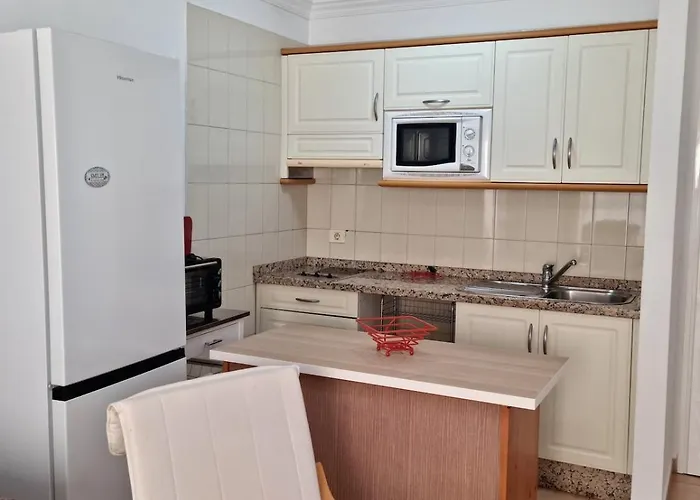 Sami Vista Al Mar Y Piscina Apartmán *